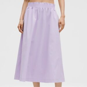 **Lululemon stretch woven ruffle-waist midi skirt